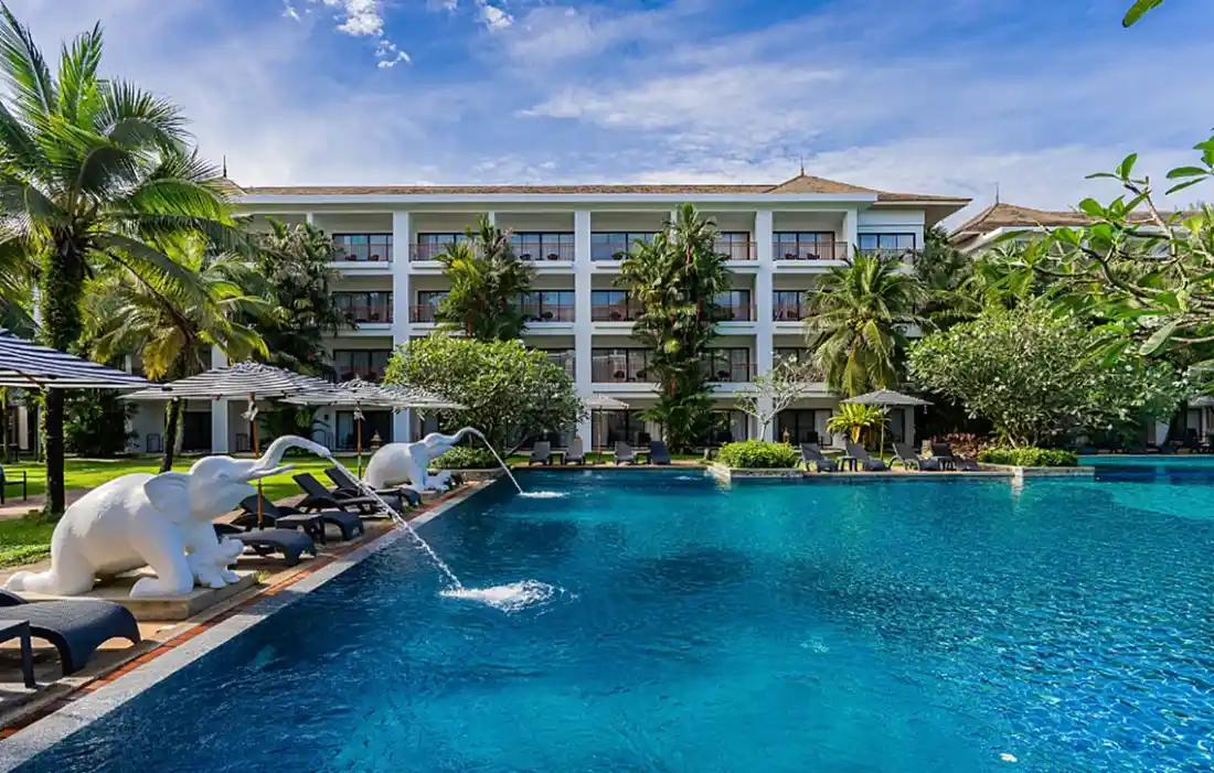 Отель Naithonburi Beach Resort в районе Най Янг