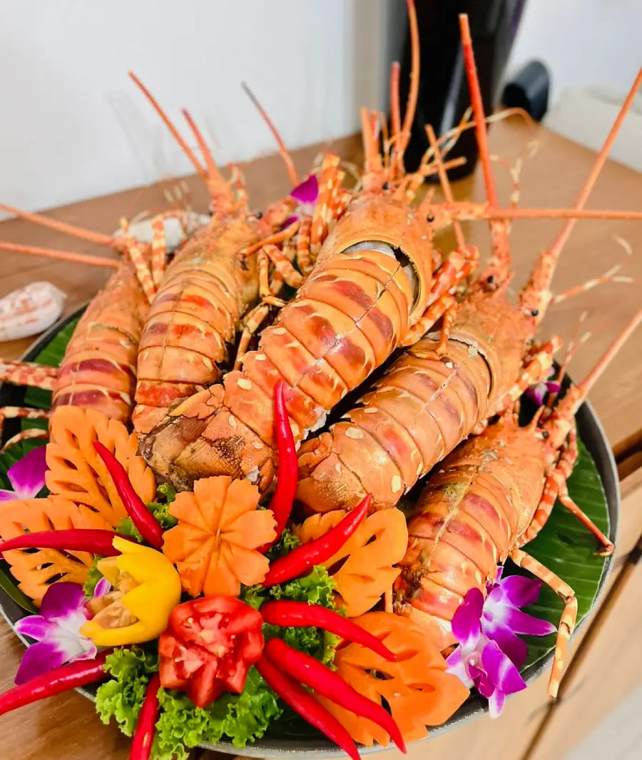 Phuket Seafood Festival — гастрономический фестиваль морепродуктов в начале-середине июня в районе Равай